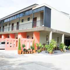 Отель The Pool Resort парковка