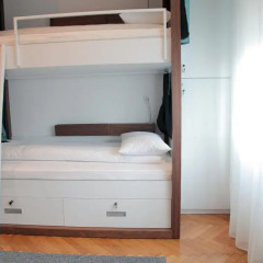 Отель Karavan Inn Кровать в общем номере с двухъярусной кроватью