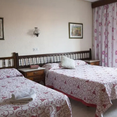Отель Hostal Arriaza 2* Стандартный номер с 2 отдельными кроватями (общая ванная комната) фото 3