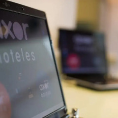 Отель Axor Feria спортивное сооружение
