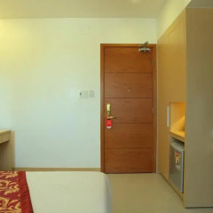 Hung Cuong Hotel 2* Улучшенный номер с различными типами кроватей фото 3