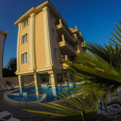 Отель SG Family Hotel Sirena Palace Болгария, Аврен - отзывы, цены и фото номеров - забронировать отель SG Family Hotel Sirena Palace онлайн бассейн фото 2