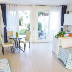 Отель La Villa Del Mare Апартаменты с различными типами кроватей фото 2
