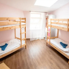 Angel Court Yard Hostel Кровать в общем номере с двухъярусной кроватью фото 25