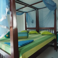 Отель Main Reef Guest House Хиккадува комната для гостей фото 3
