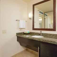 Отель Waikiki Beachcomber by Outrigger 3* Стандартный номер с различными типами кроватей фото 4