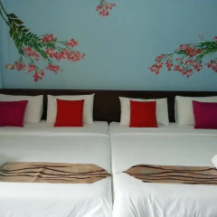 Отель Sweet Home Guesthouse 2* Стандартный семейный номер с различными типами кроватей