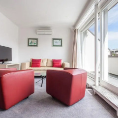 Апартаменты EMA House Serviced Apartments, Seefeld комната для гостей фото 3