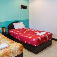 Отель Patong Bay Guesthouse 2* Улучшенный номер с 2 отдельными кроватями фото 9