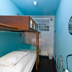 Clink78 Hostel Стандартный семейный номер с двуспальной кроватью (общая ванная комната)