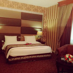 Abjad Grand Hotel сейф в номере
