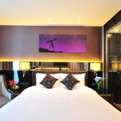 Отель The Continent Bangkok by Compass Hospitality 4* Улучшенный номер с различными типами кроватей фото 14