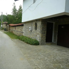 Отель Moni House Велико Тырново парковка