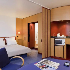 Отель Novotel Suites Marseille Centre Euromed сейф в номере