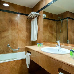 Hotel Silken Amara Plaza 4* Номер Комфорт с различными типами кроватей фото 2