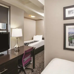 Отель La Quinta Inn & Suites New York City Central Park 2* Стандартный номер с различными типами кроватей фото 2