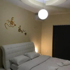 Апартаменты Simply British Apartment Каура комната для гостей фото 4