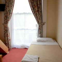 Pembridge Palace Hotel 3* Номер с общей ванной комнатой с различными типами кроватей (общая ванная комната) фото 3