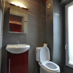 Отель Hipotel Paris Gambetta République ванная фото 6