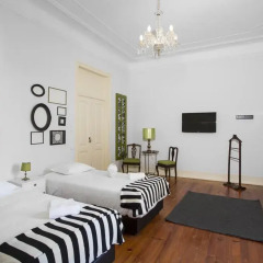 Отель Typical Lisbon Guest House комната для гостей фото 4
