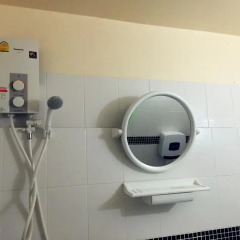 Small Elephant Hostel Бангкок ванная