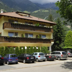 Отель Residence Grünfeld Натурно парковка
