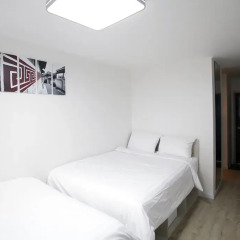 K-POP HOTEL Dongdaemun 2* Стандартный семейный номер с двуспальной кроватью фото 9