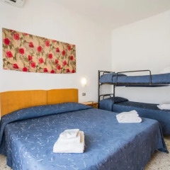 Hotel Nizza 2* Номер с общей ванной комнатой с различными типами кроватей (общая ванная комната) фото 7