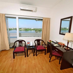 Century Riverside Hotel Hue 4* Номер Делюкс с различными типами кроватей фото 8