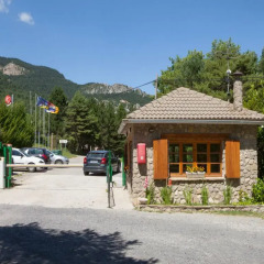 Отель Camping Fontfreda парковка