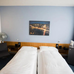X-tra Hotel Цюрих комната для гостей