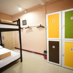 Urban Hostel Bangkok Стандартный семейный номер с двуспальной кроватью фото 7