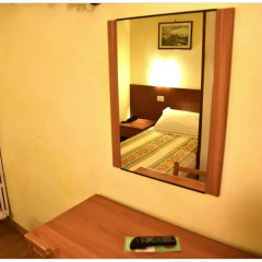 Hotel Julia 3* Номер с общей ванной комнатой с различными типами кроватей (общая ванная комната) фото 3