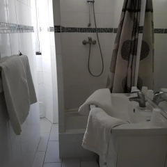 Отель Hôtel Résidence De Bruxelles Франция, Париж - 1 отзыв об отеле, цены и фото номеров - забронировать отель Hôtel Résidence De Bruxelles онлайн ванная