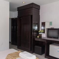 Отель Patong Bay Guesthouse 2* Улучшенный номер с различными типами кроватей фото 10