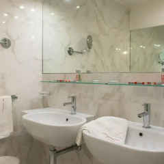 Отель Universal Terme Италия, Абано-Терме - 6 отзывов об отеле, цены и фото номеров - забронировать отель Universal Terme онлайн ванная