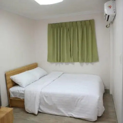 Moons Hostel Стандартный номер с двуспальной кроватью фото 4
