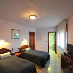 Отель Hostal la Carrasca Стандартный номер с 2 отдельными кроватями фото 5