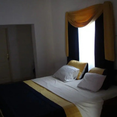 Отель T.N. Hospitality Self Catering Budget Apt. - Osu комната для гостей фото 4