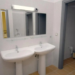 Отель Rentrooms Thessaloniki 3* Кровать в женском общем номере фото 3