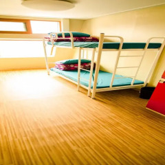 Kimchee Sinchon Guesthouse - Hostel Кровать в женском общем номере с двухъярусной кроватью фото 5