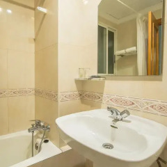 Отель Hostal La Lonja Стандартный номер с различными типами кроватей фото 7