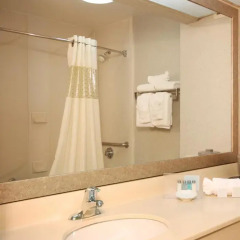 Отель Meadowlands River Inn 2* Стандартный номер с различными типами кроватей фото 6