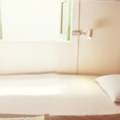 Отель Olive Hanoi 2* Кровать в общем номере фото 2