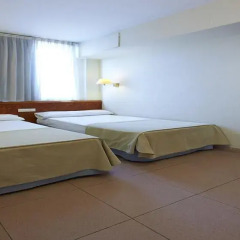 Отель Hesperia Sant Joan Suites 3* Стандартный семейный номер с различными типами кроватей фото 8