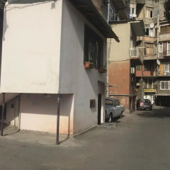 Отель Bunker Downtown Yerevan парковка