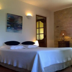 Отель Le Mas de la Treille Bed & Breakfast 3* Улучшенный номер с различными типами кроватей фото 2