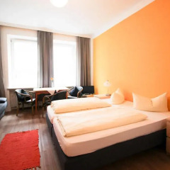 Отель Pension/Guesthouse am Hauptbahnhof Стандартный номер с двуспальной кроватью (общая ванная комната) фото 35