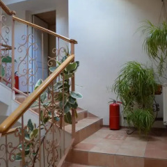 Гостиница Uyutnaya Villa Hostel в Красной Поляне отзывы, цены и фото номеров - забронировать гостиницу Uyutnaya Villa Hostel онлайн Красная Поляна вид на фасад фото 2
