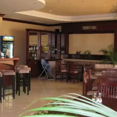 Отель Triumph Holiday Village гостиничный бар